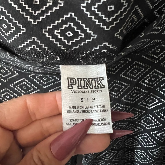 VS PINK Black Aztec Leggings - Picture 4 of 4